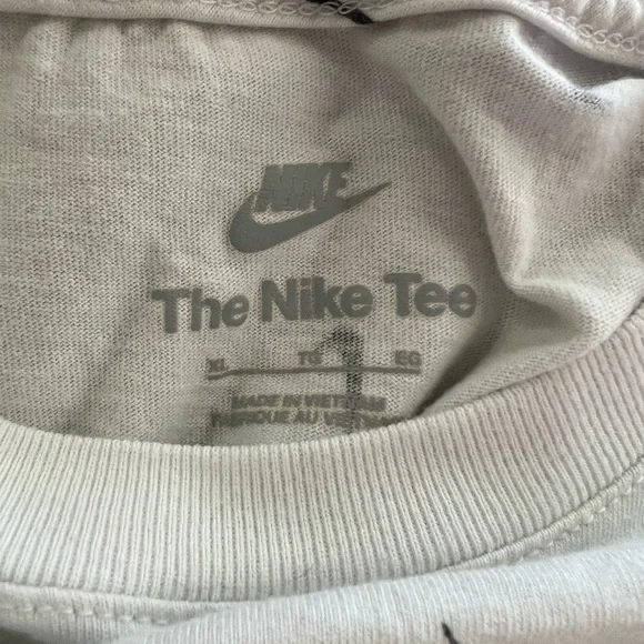 Nike White Short Sleeve Tee with Mini Print - Picture 5 of 6